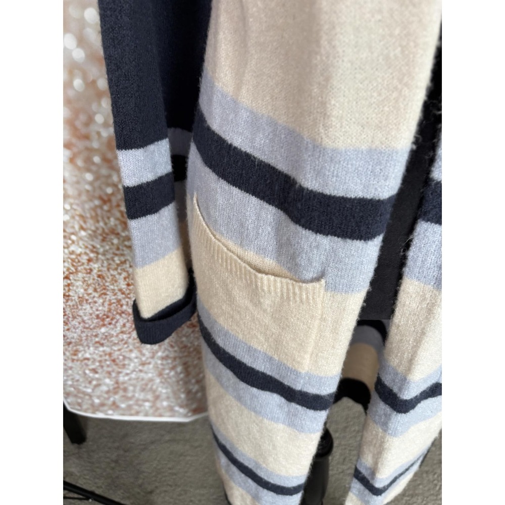 Fluffy, Soft, Cozy ~ Freshman 1996‎ cardigan ~ Medium ~ It has POCKETS - Picture 5 of 11